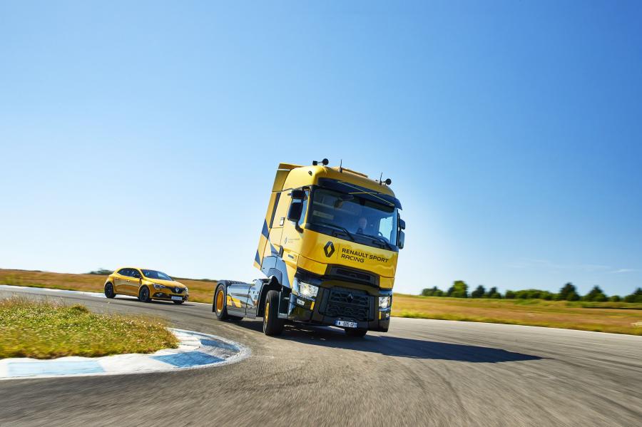  Renault T 520 Renault Sport Racing 2018 года  (фото 4 из 15)